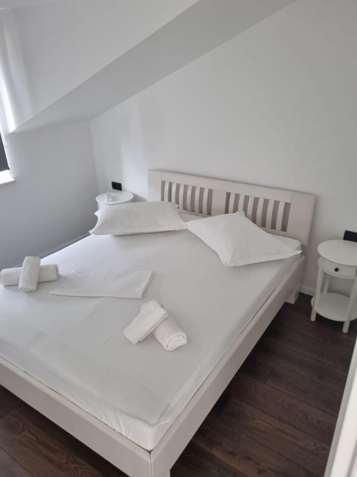 Superior Apartments Luka Бол Экстерьер фото