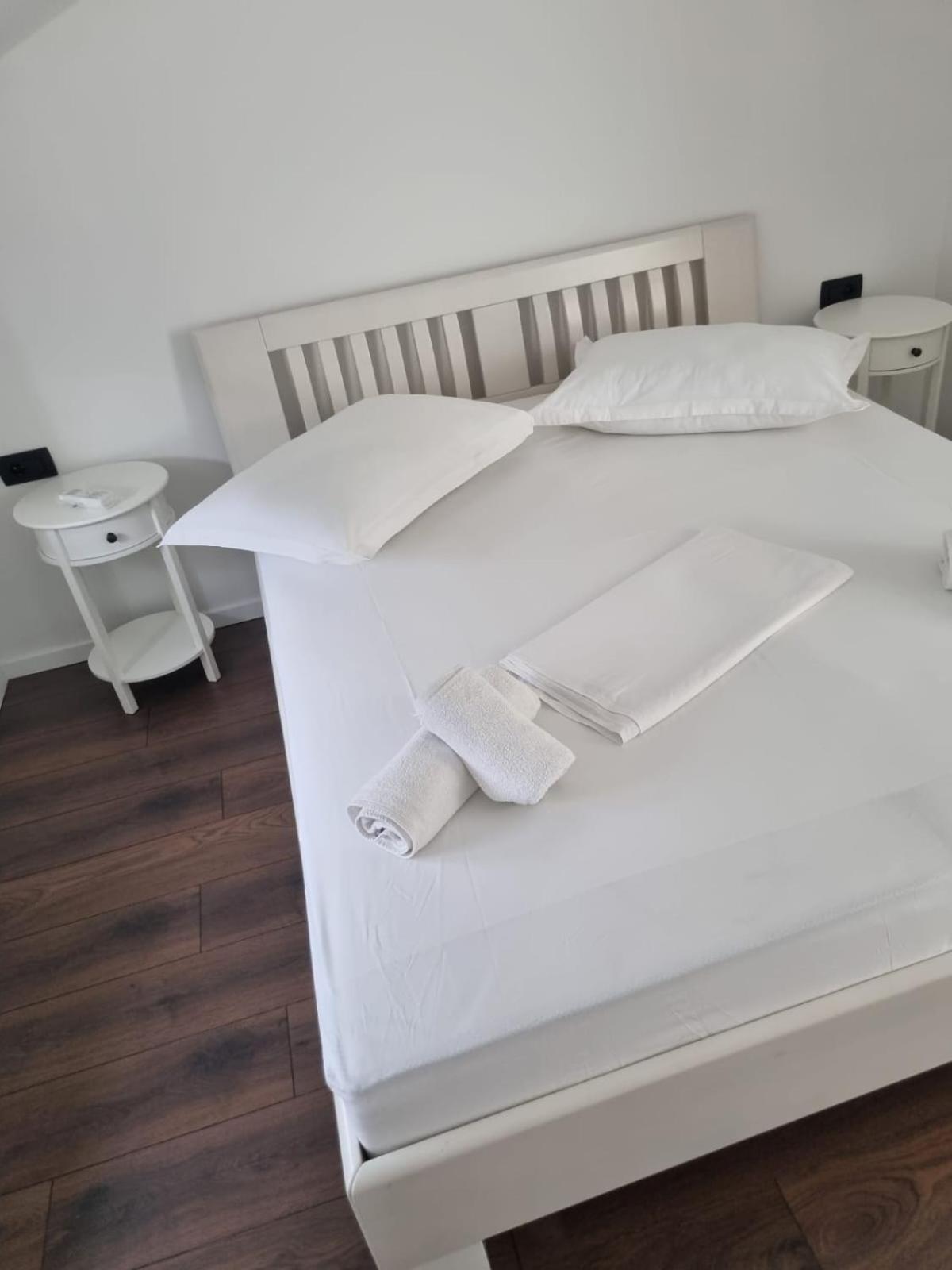 Superior Apartments Luka Бол Экстерьер фото