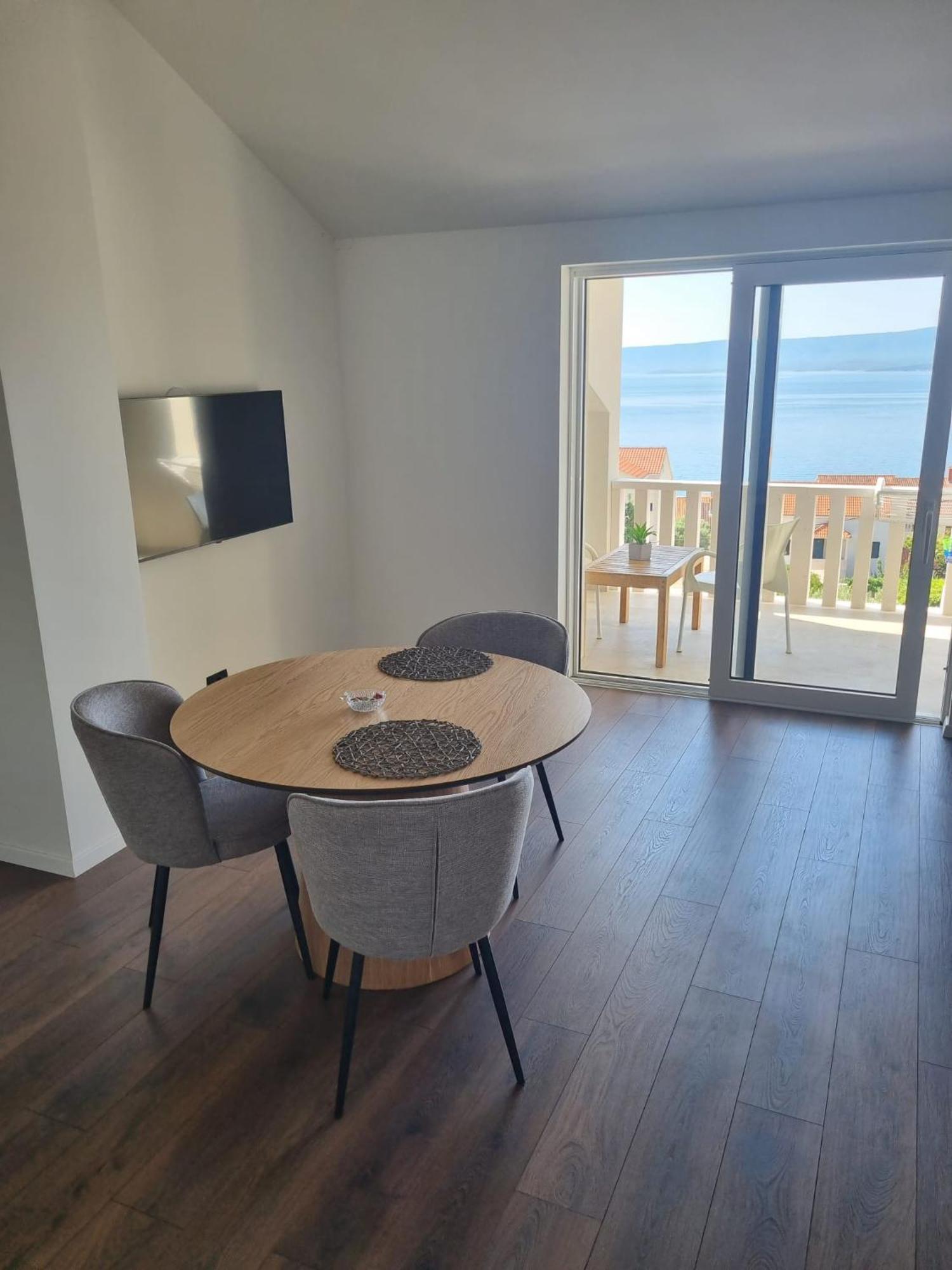 Superior Apartments Luka Бол Экстерьер фото